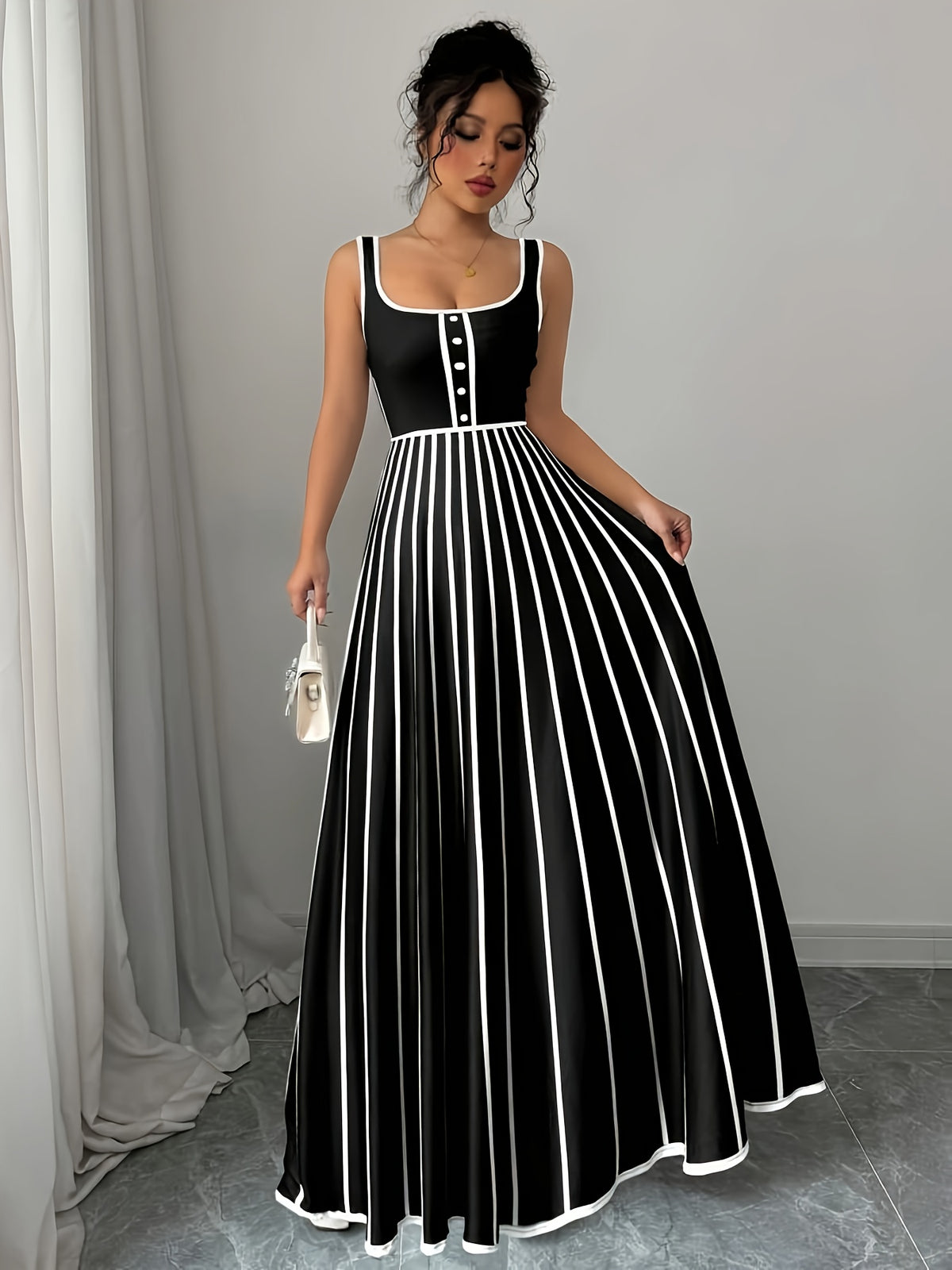 Robe élégante longue à rayures noires et blanches