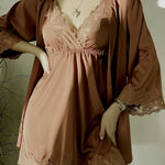 Ensemble de pyjama en satin contrasté avec dentelle