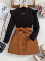 Ensemble élégant pour fille avec jupe marron et haut noir à manches longues, idéal pour printemps et automne.