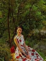 Robe longue sans manches imprimée roses rouges