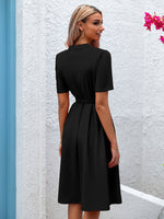 Robe noir midi ceinturée à boutonnage simple #collection Paris 2025