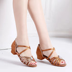 Light brown open sandals with pearls, elegant and comfortable for summer.