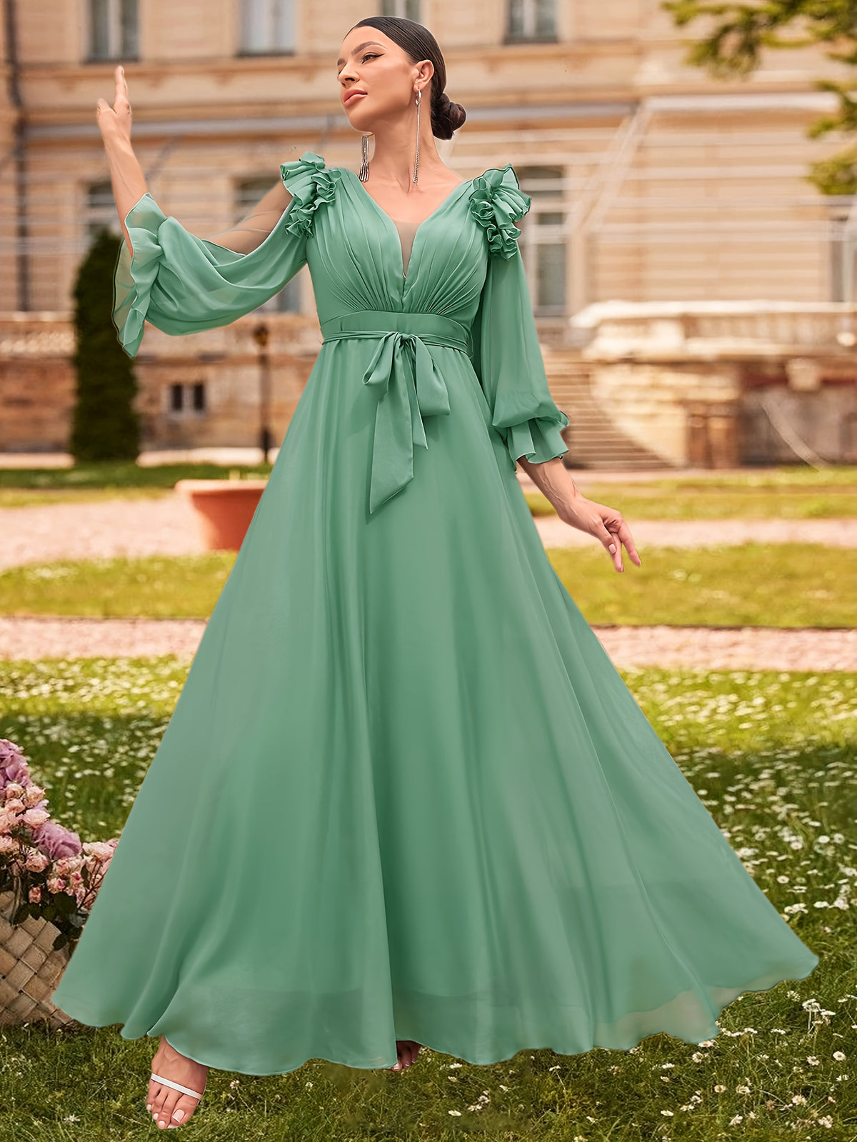 Robe longue élégante à manches bouffantes en dentelle