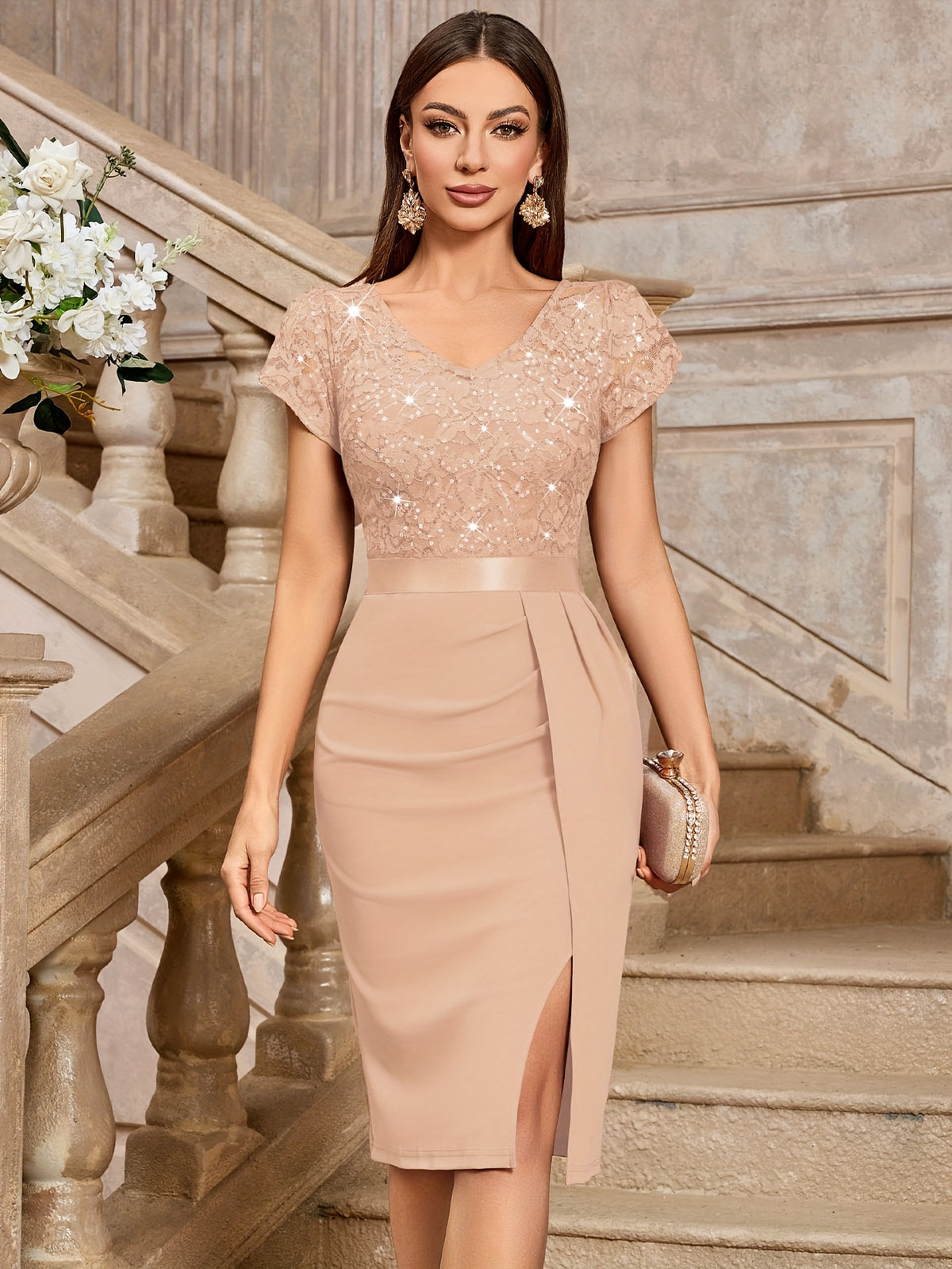 Robe élégante en dentelle à sequins avec manches pétales