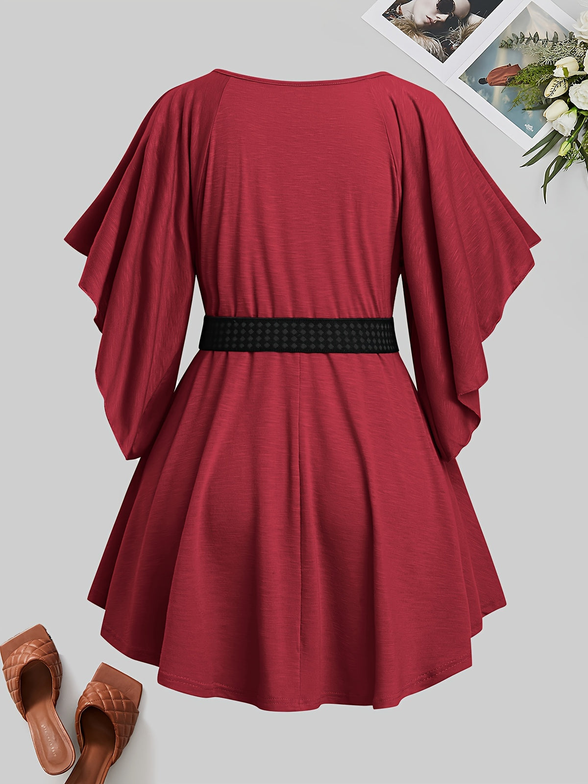 T-shirt élégant grande taille avec chaîne cœur et ceinture