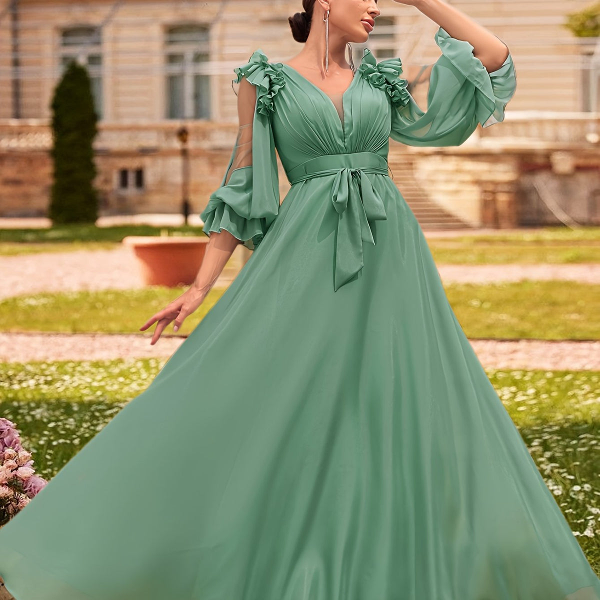 Robe longue élégante à manches bouffantes en dentelle