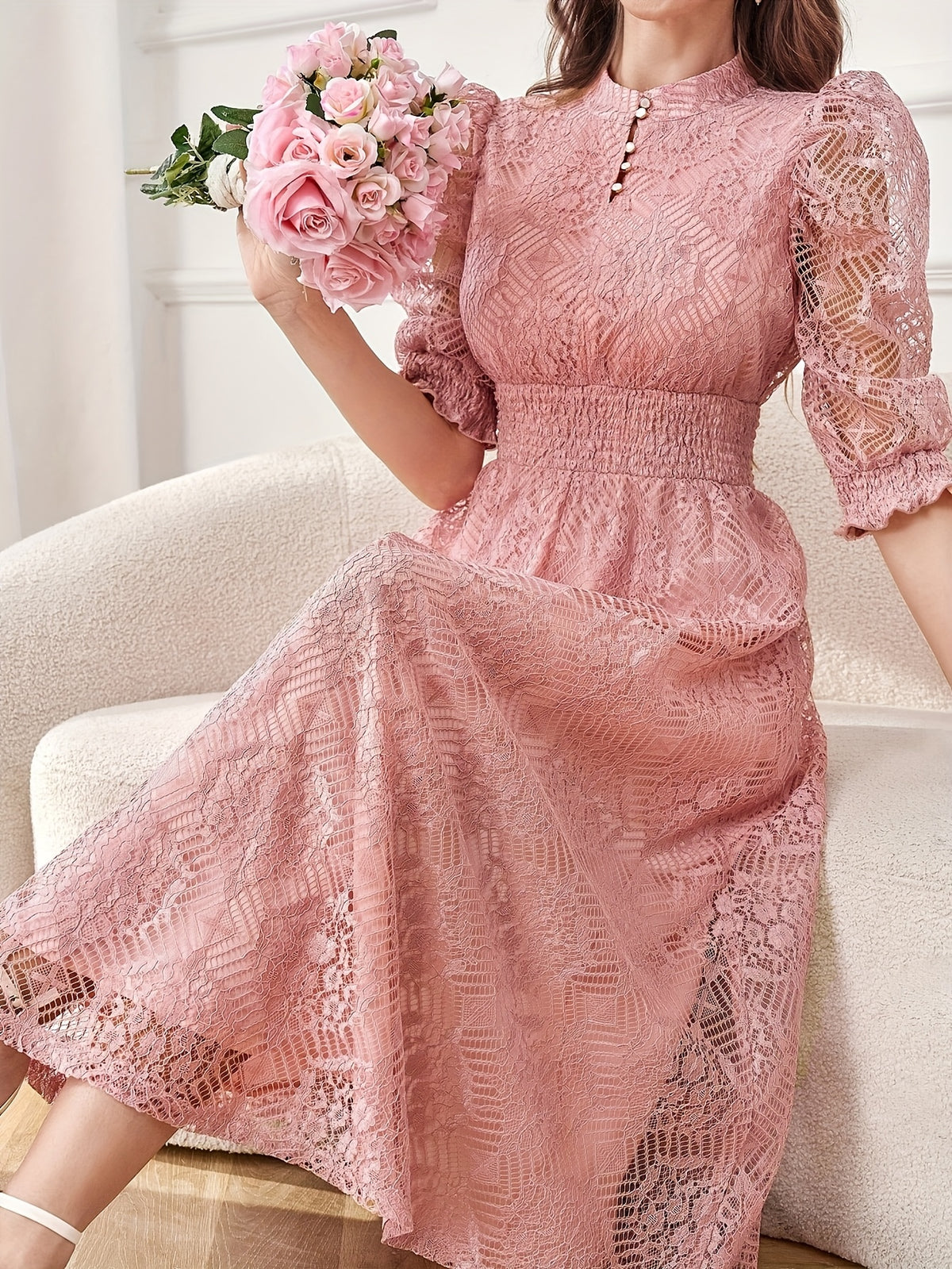 Robe longue élégante à col montant