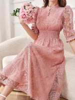 Robe longue élégante à col montant
