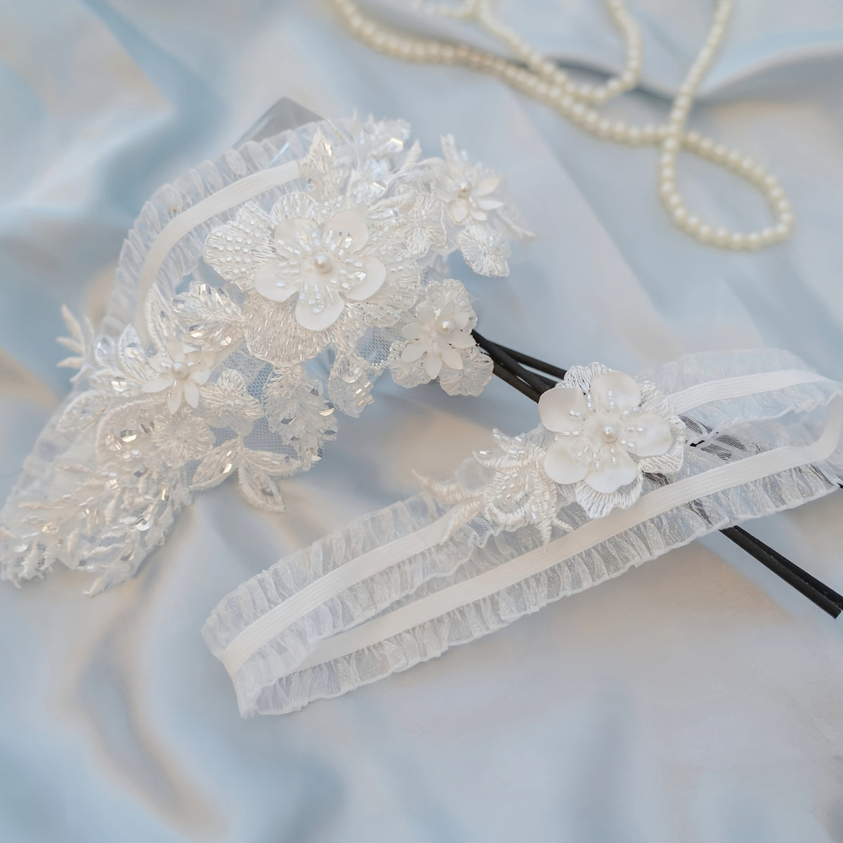 Ensemble de 2 jarretières en dentelle blanche avec broderie florale