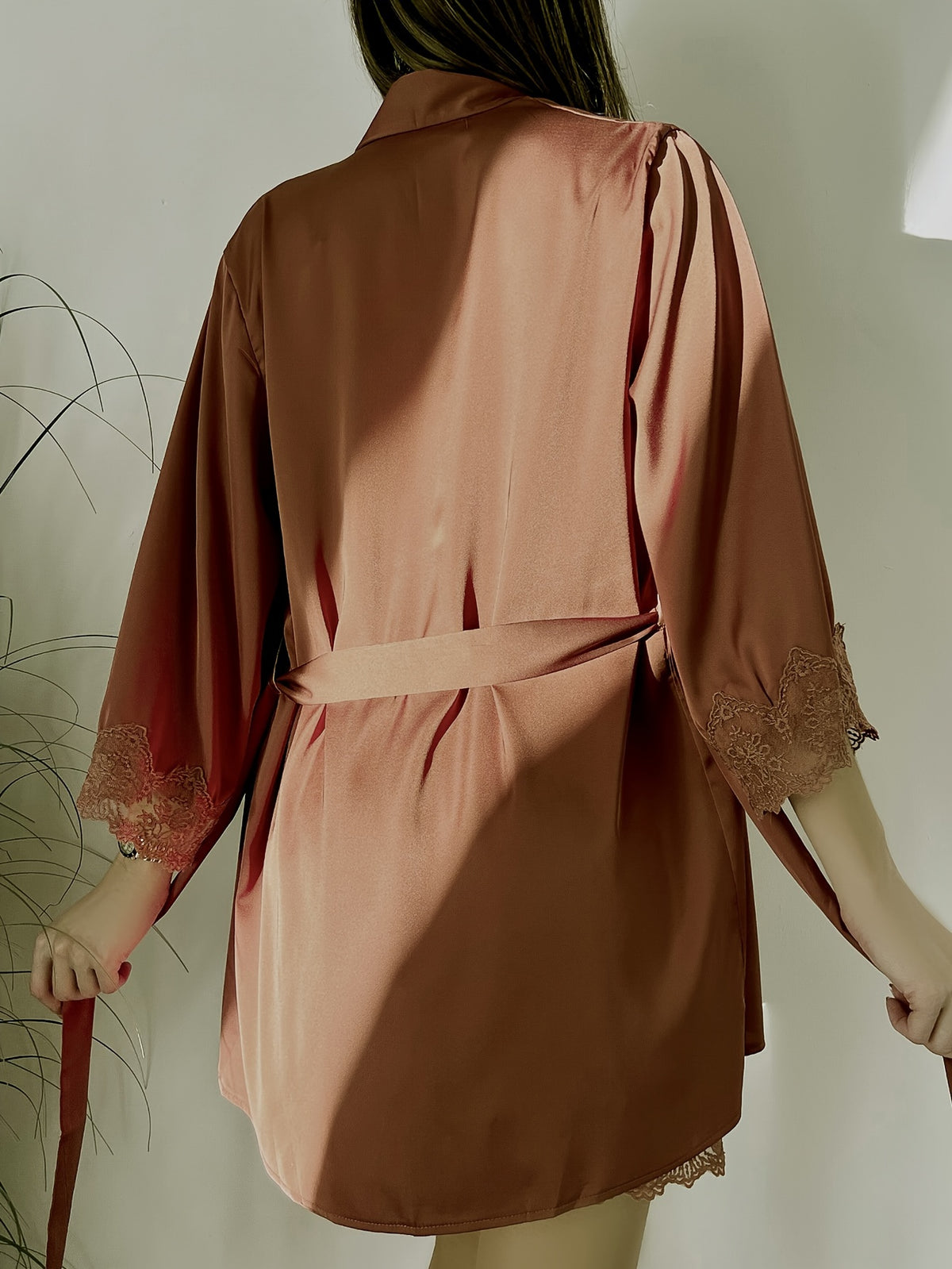 Ensemble de pyjama en satin contrasté avec dentelle