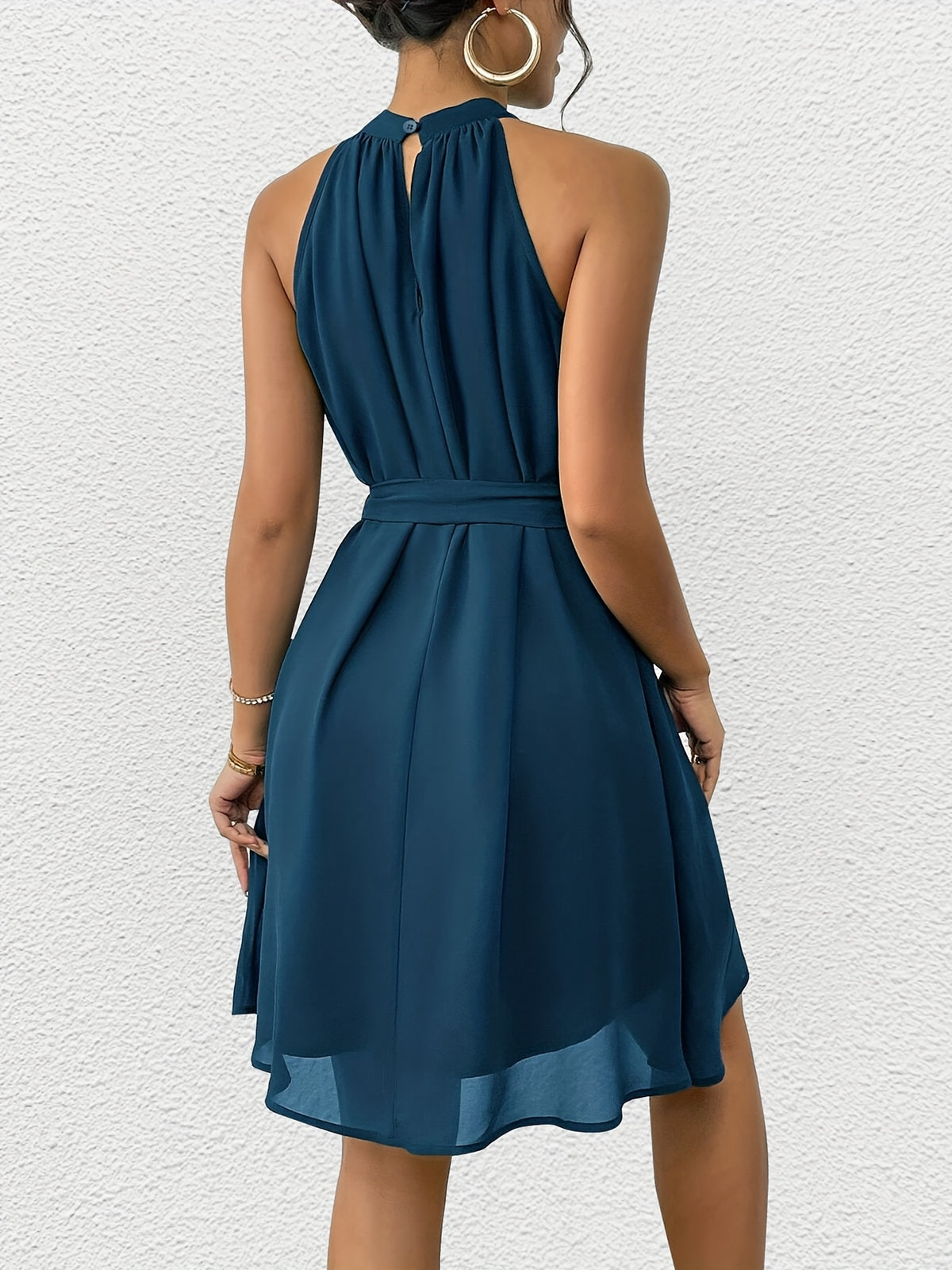 Robe élégante femme à col rond et ceinture