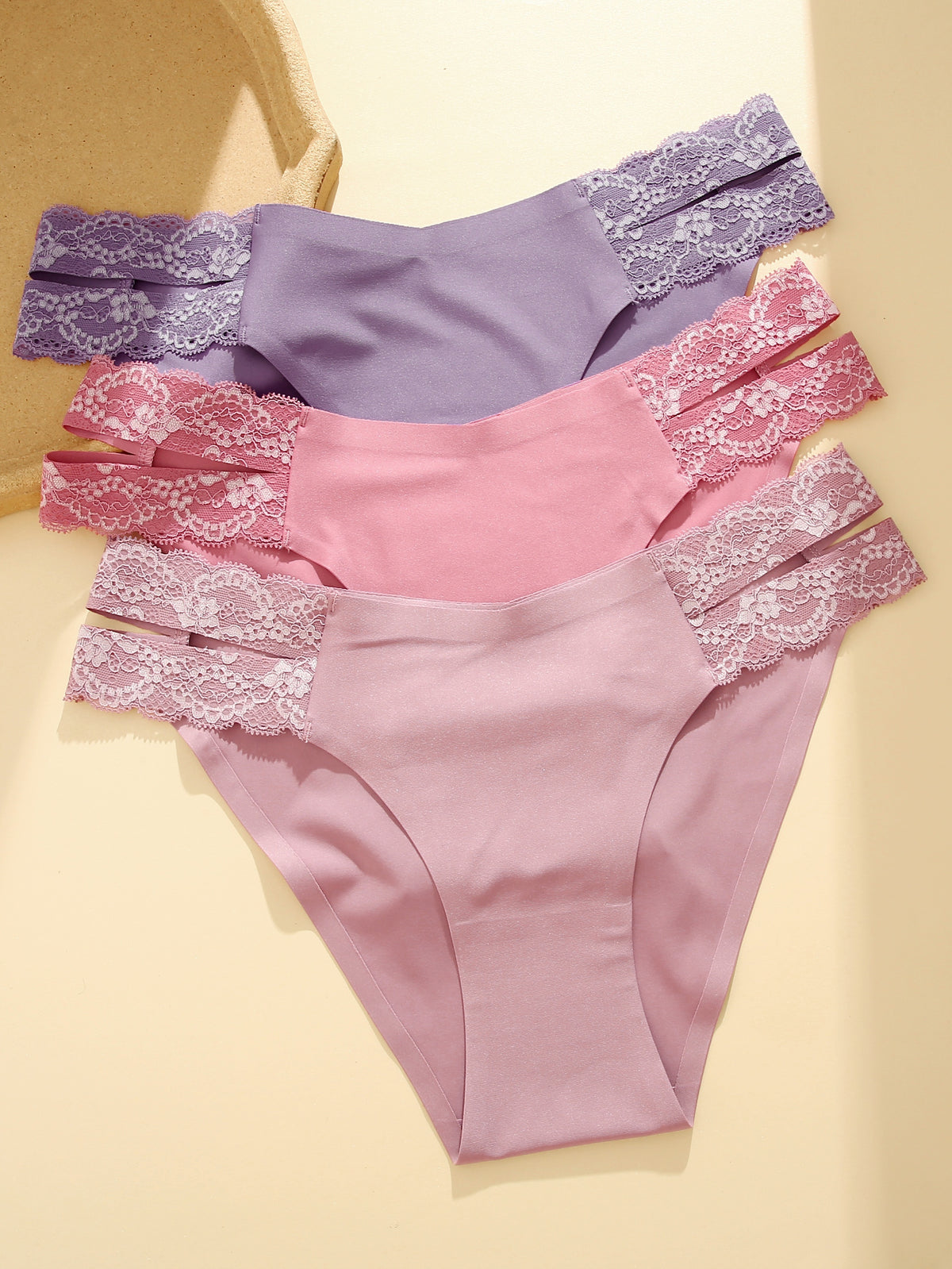 Lot de 3 culottes en dentelle fleurie