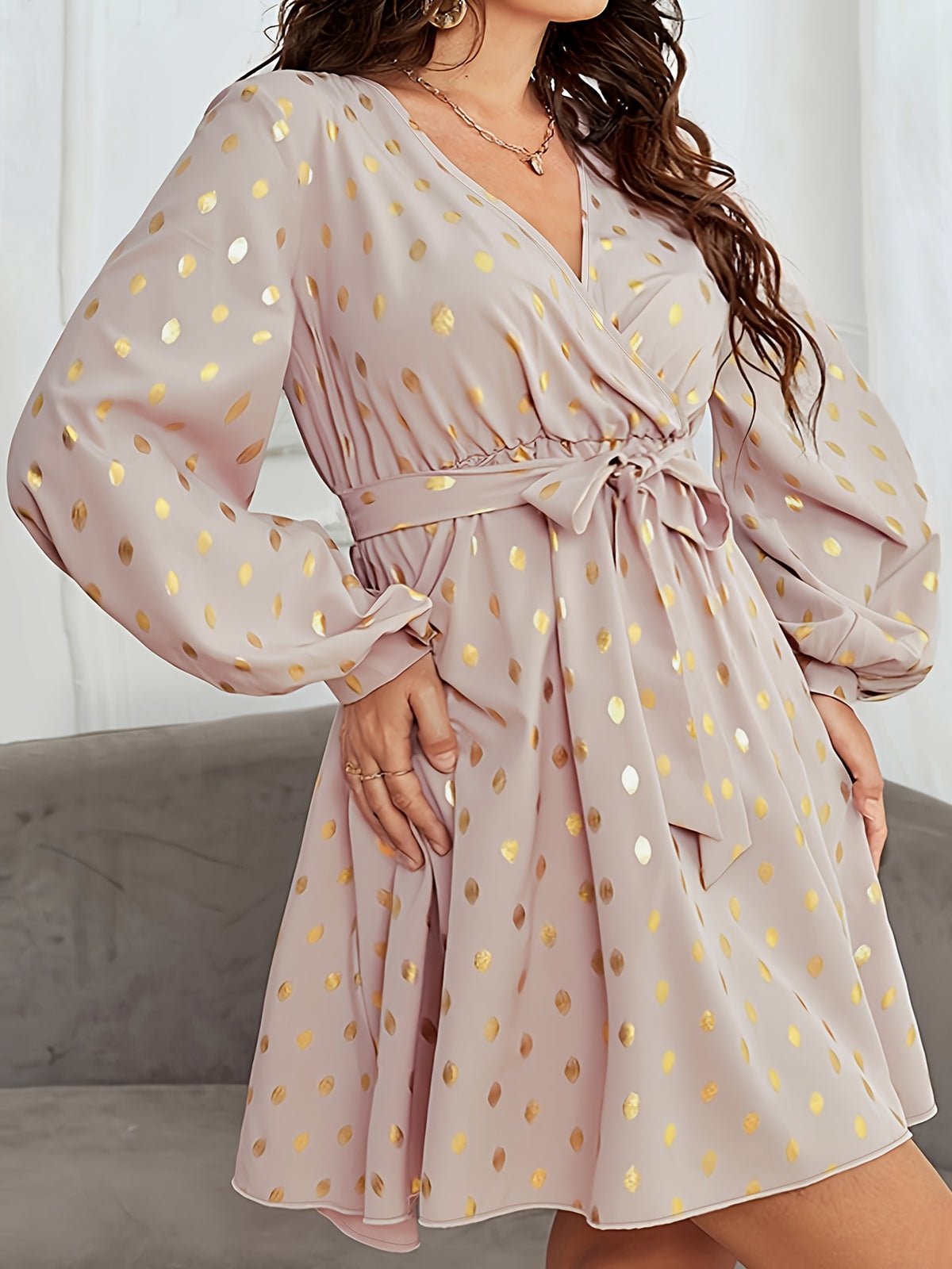 Robe élégante à pois cuivrés