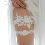 Ensemble de 2 jarretières en dentelle blanche avec broderie florale