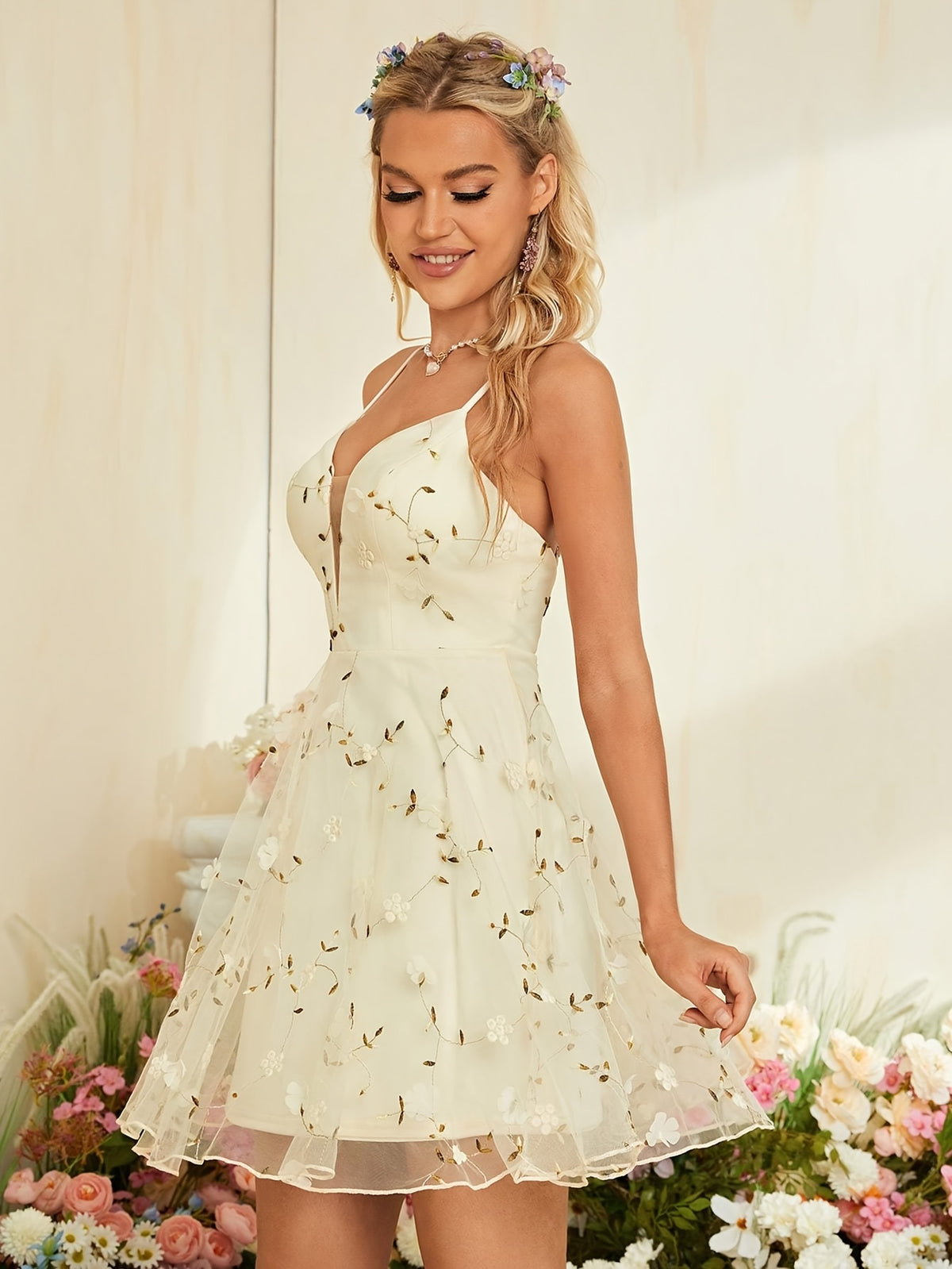 Robe courte romantique sans manches à bretelles fines