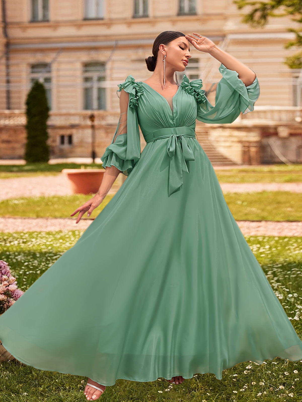 Robe longue élégante à manches bouffantes en dentelle