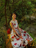 Robe longue sans manches imprimée roses rouges