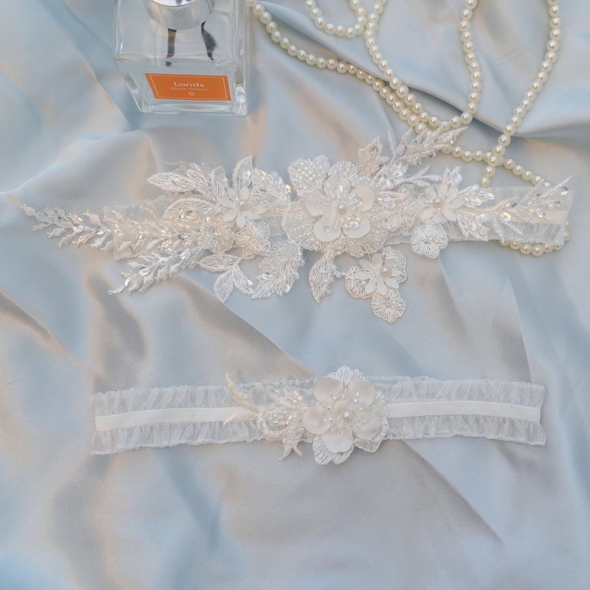 Ensemble de 2 jarretières en dentelle blanche avec broderie florale