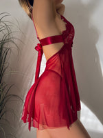 Nuisette en dentelle et tulle, dos nu et décolleté