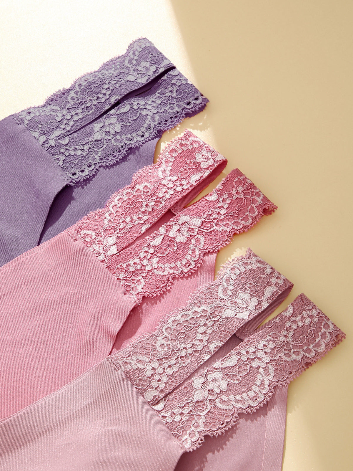 Lot de 3 culottes en dentelle fleurie