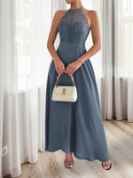 Robe longue élégante en dentelle à col halter