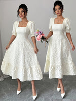 Robe élégante à col carré et manches bouffantes XS