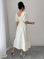 Robe élégante à col carré et manches bouffantes XS