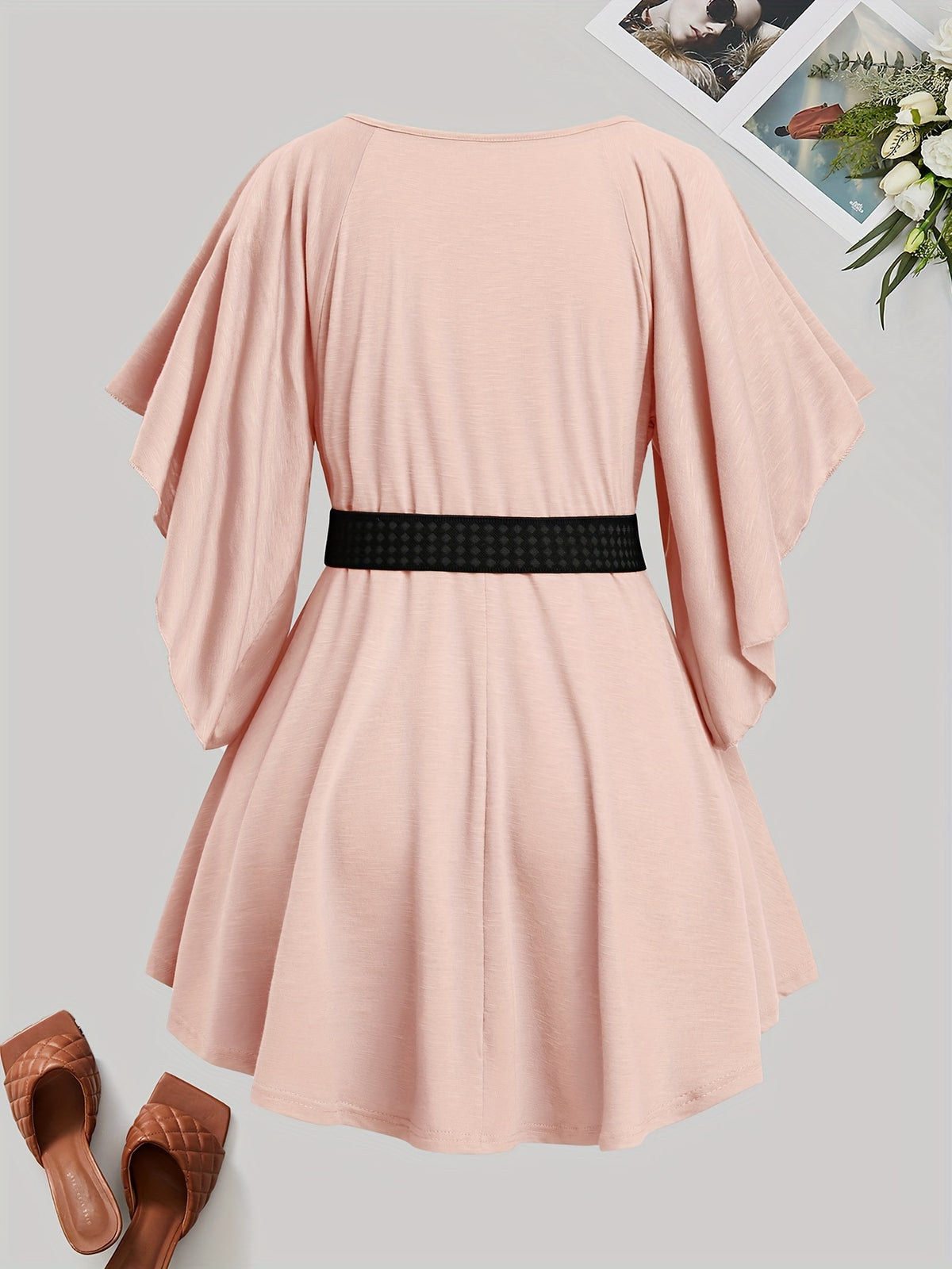 T-shirt élégant grande taille avec chaîne cœur et ceinture