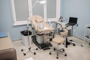 Medecin qui prepare un examen medical